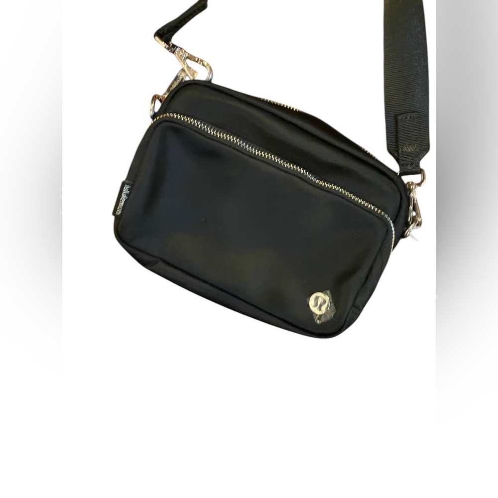 NWT Lululemon everywhere crossbody bag *metal hardware - Picture 2 of 4